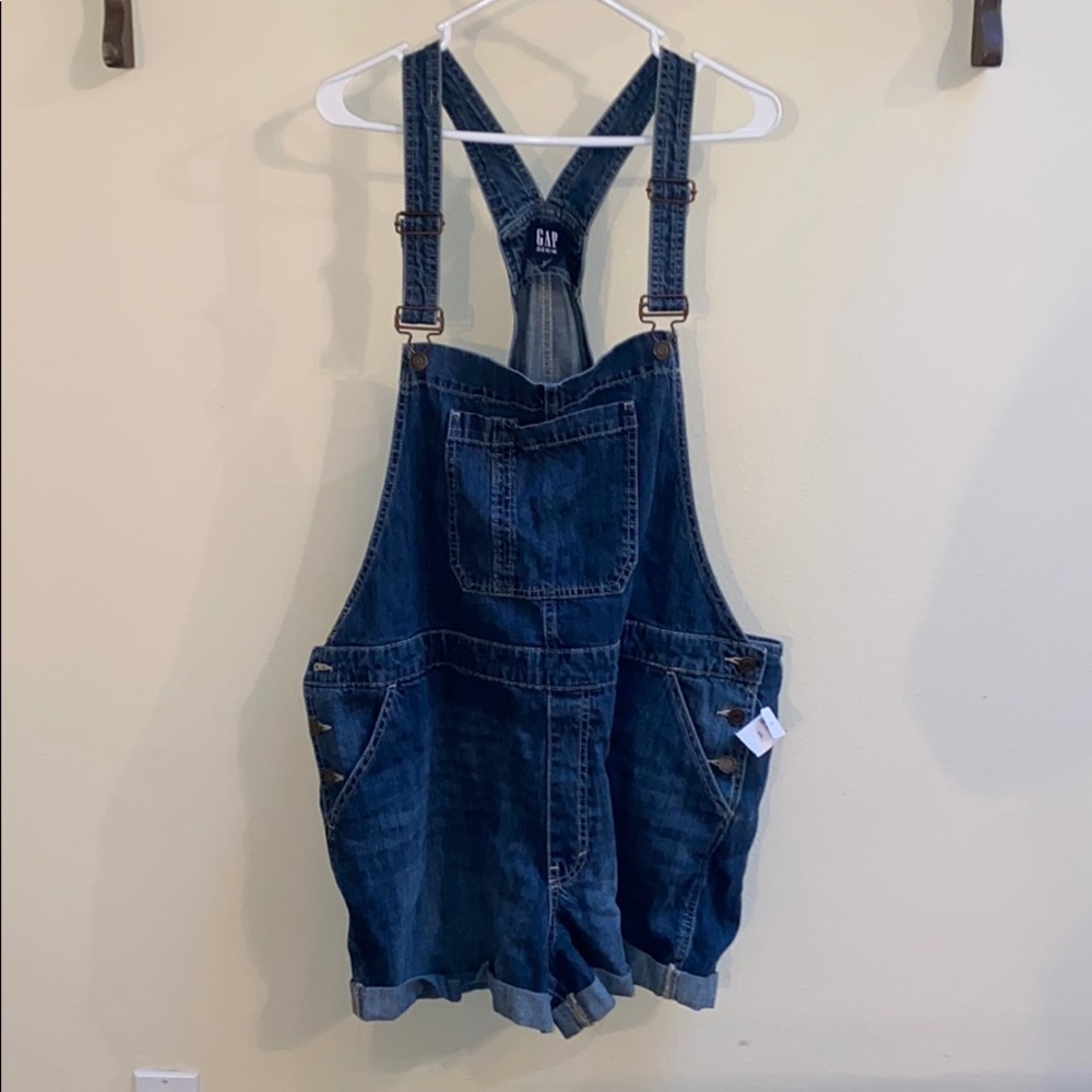 GAP bid shorts